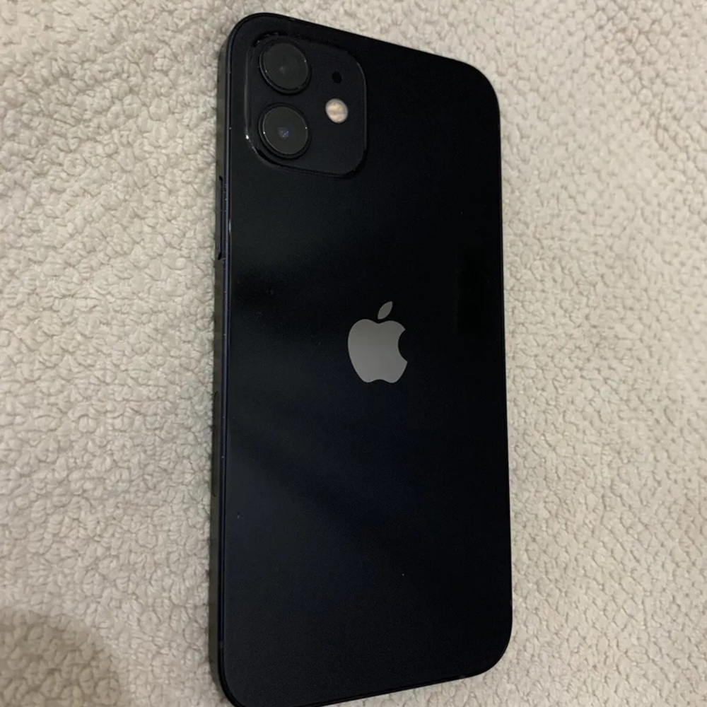 iPhone 12 - Picture 3 of 5